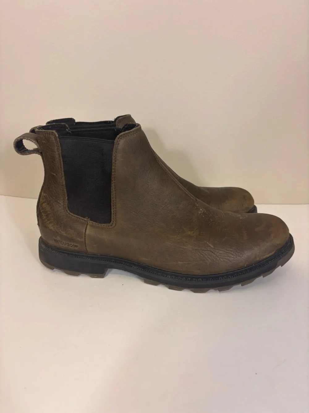 Sorel Men's Brown Leather Chukka Boots with Black Elastic Panels 11.5